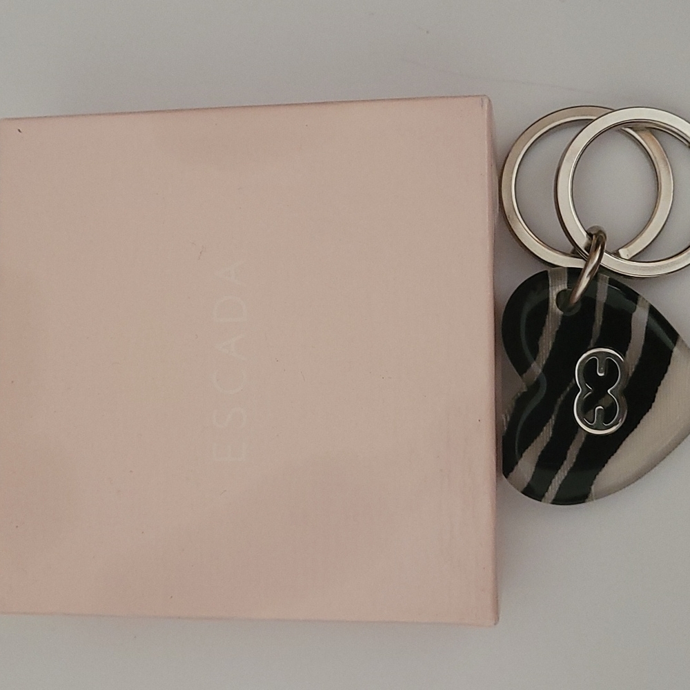Escada Keychain - Picture 4 of 5